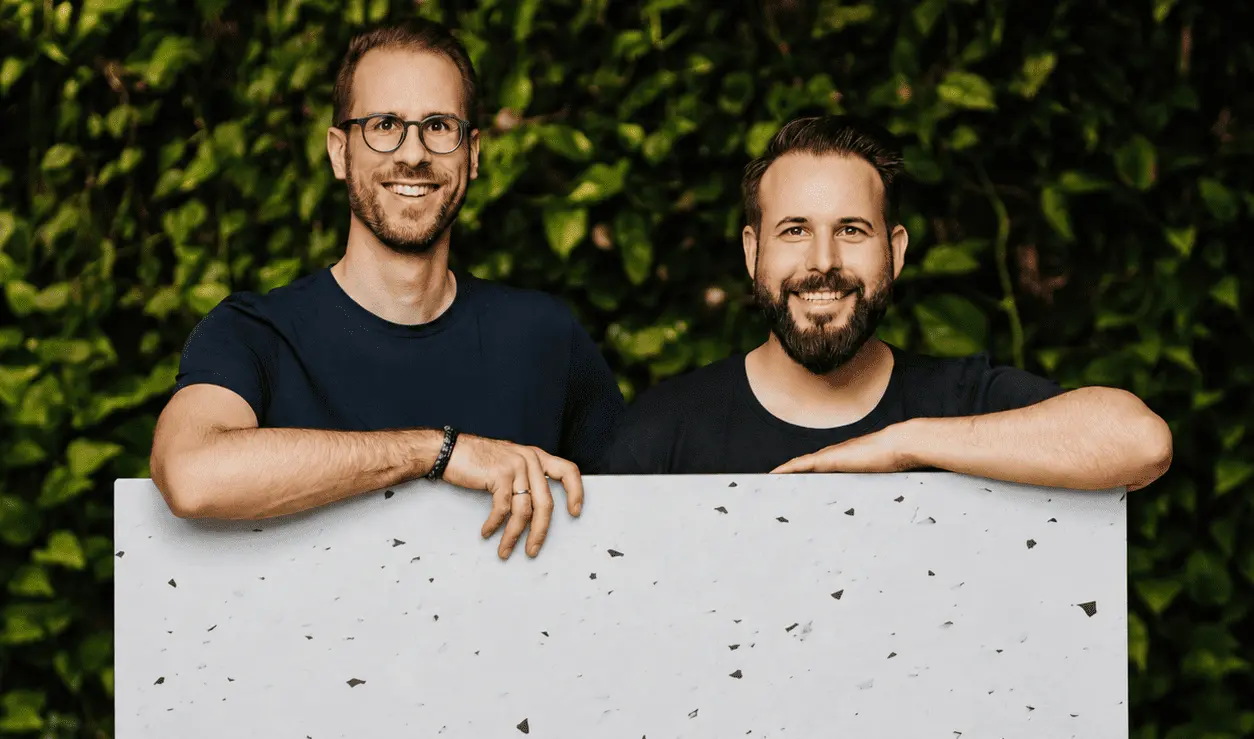 Arno und Wolfi mit einer Trastic-Platte